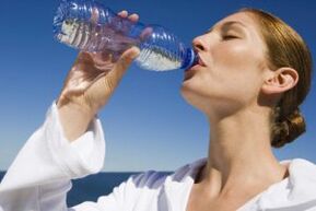 uống nước trong chế độ ăn kiêng lười biếng
